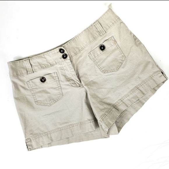 New York & Company Pants - Women's New York & Company Mid Rise Button Shorts - size 8